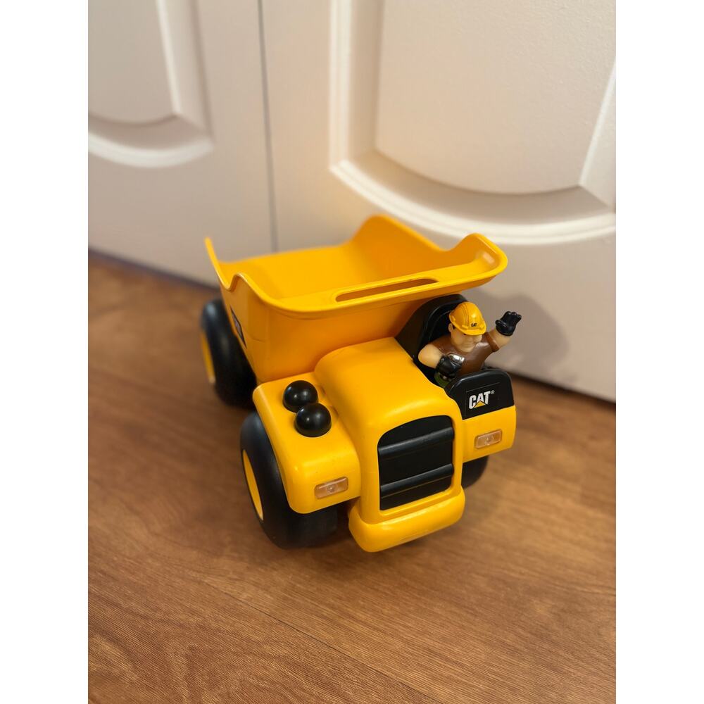 Cat Yellow‎ Large Dump Truck